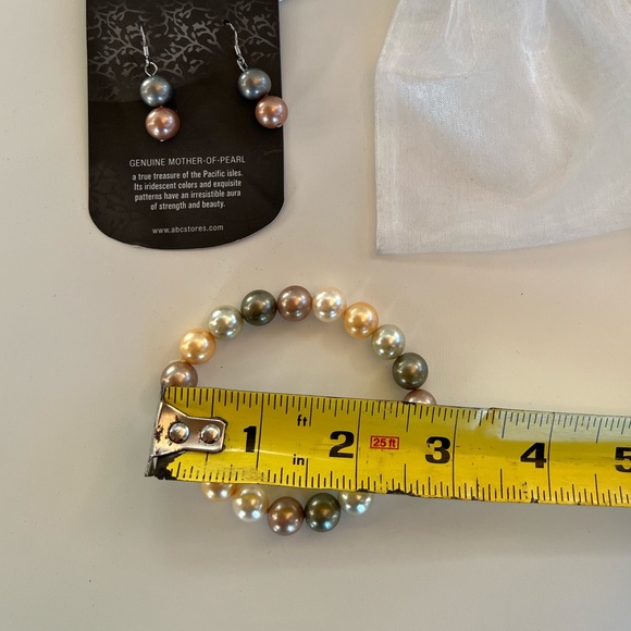 Jewel of the Sea Shell Pearl Earring and Bracelet Set - Picture 3 of 5